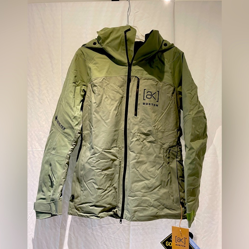 Burton Women’s Embark Gore-Tex Ski Jacket. Amazing features, great quality.